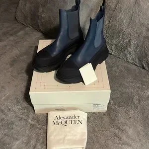 Alexander McQUEEN M Lea Slick Boot UK size 43 box says 40 smh Pre-loved Alexander McQueen Tread Slick Boots - £220 main image 2